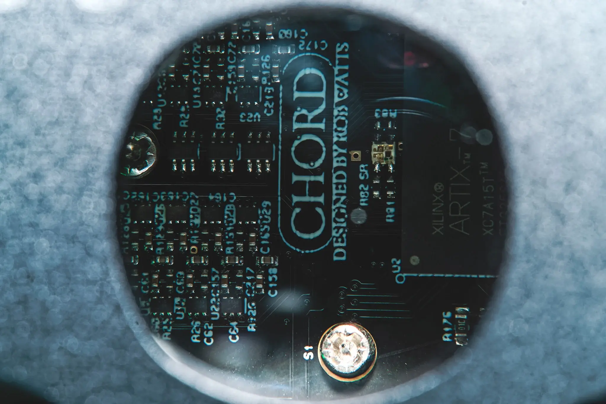 Đang tải tinhte_chord_qutest_dac (6).jpg…