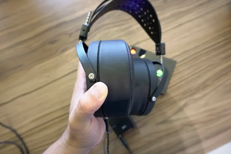 Đang tải tinhte_audeze_LCD2C_review (4).JPG…