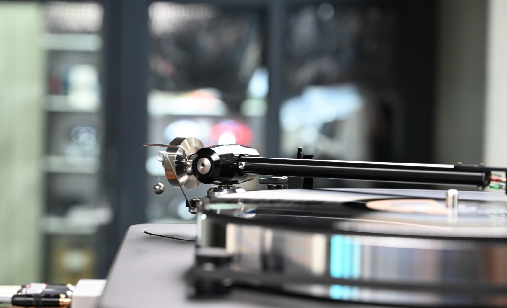 tinhte_dr_feickert_volare_turntable_mam_dia_thanDSC_0141.JPG