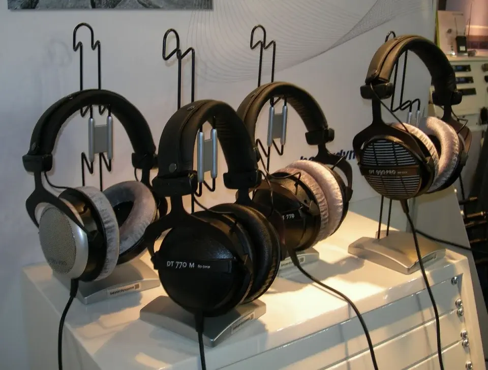 Đang tải Monospace_beyerdynamic_dt770_dt880_dt990_1.jpg…