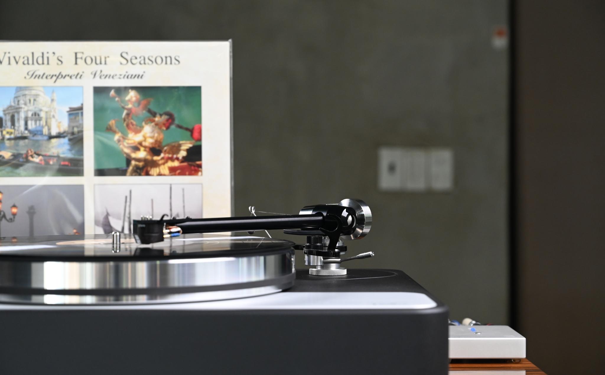 tinhte_dr_feickert_volare_turntable_mam_dia_thanDSC_0151.JPG