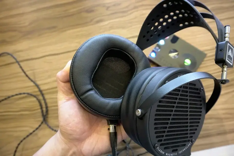 Đang tải tinhte_audeze_LCD2C_review (5).JPG…