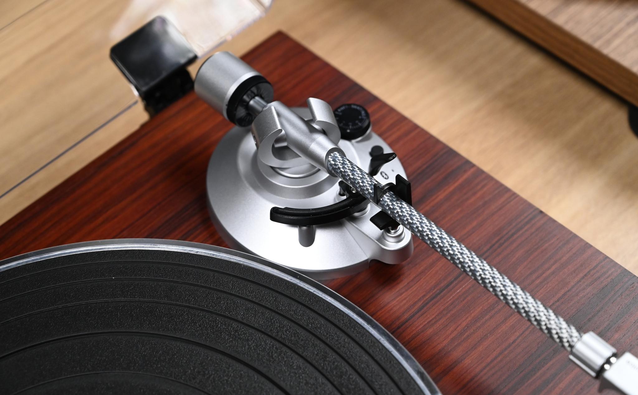 resize_tinhte_audio_technica_lpw50bt_mam_dia_than_turntable (25).JPG