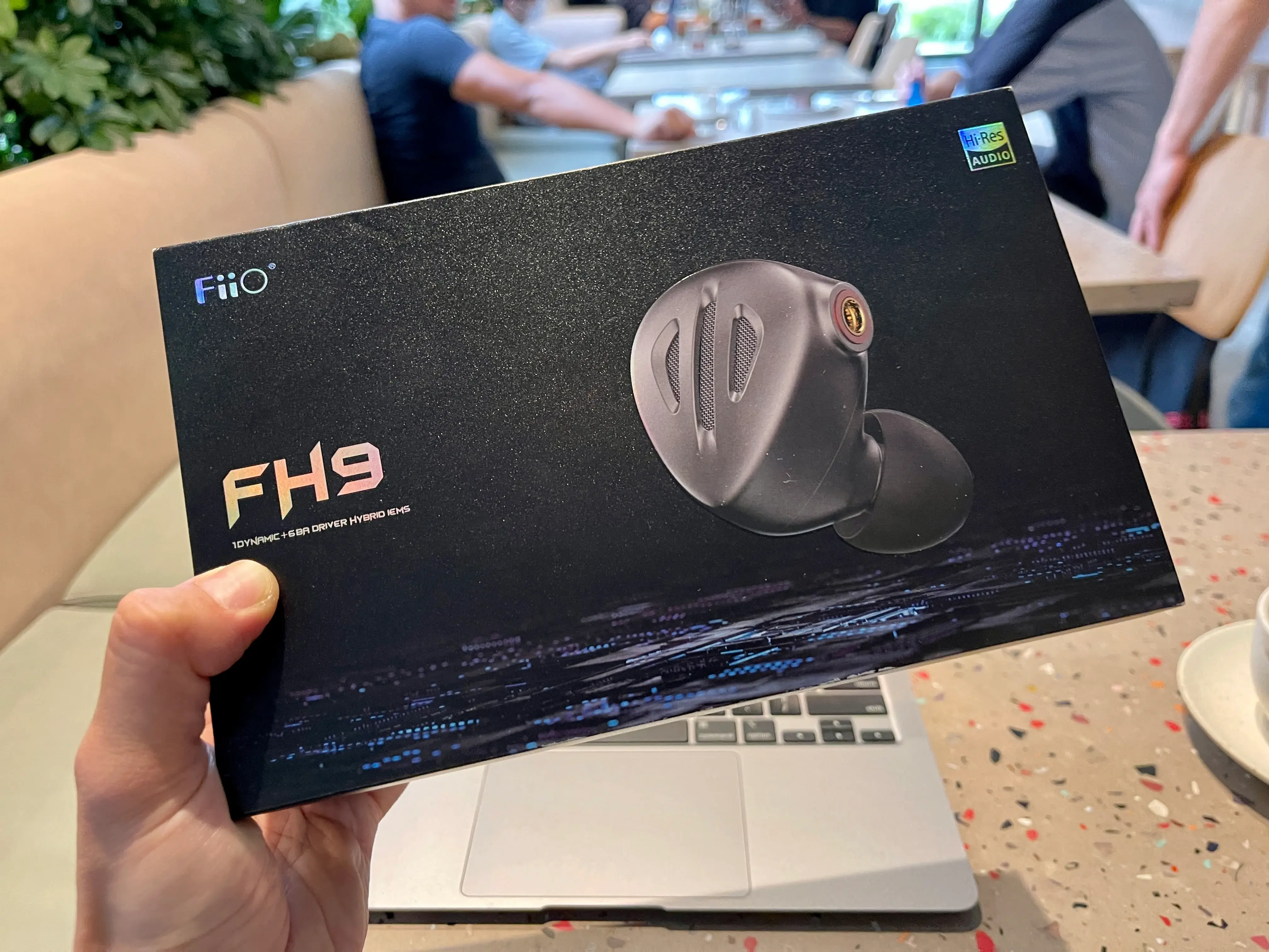 Trên tay Fiio FH9 - Tai nghe hybrid 7 driver, vỏ bằng titanium, 14.500.000,
