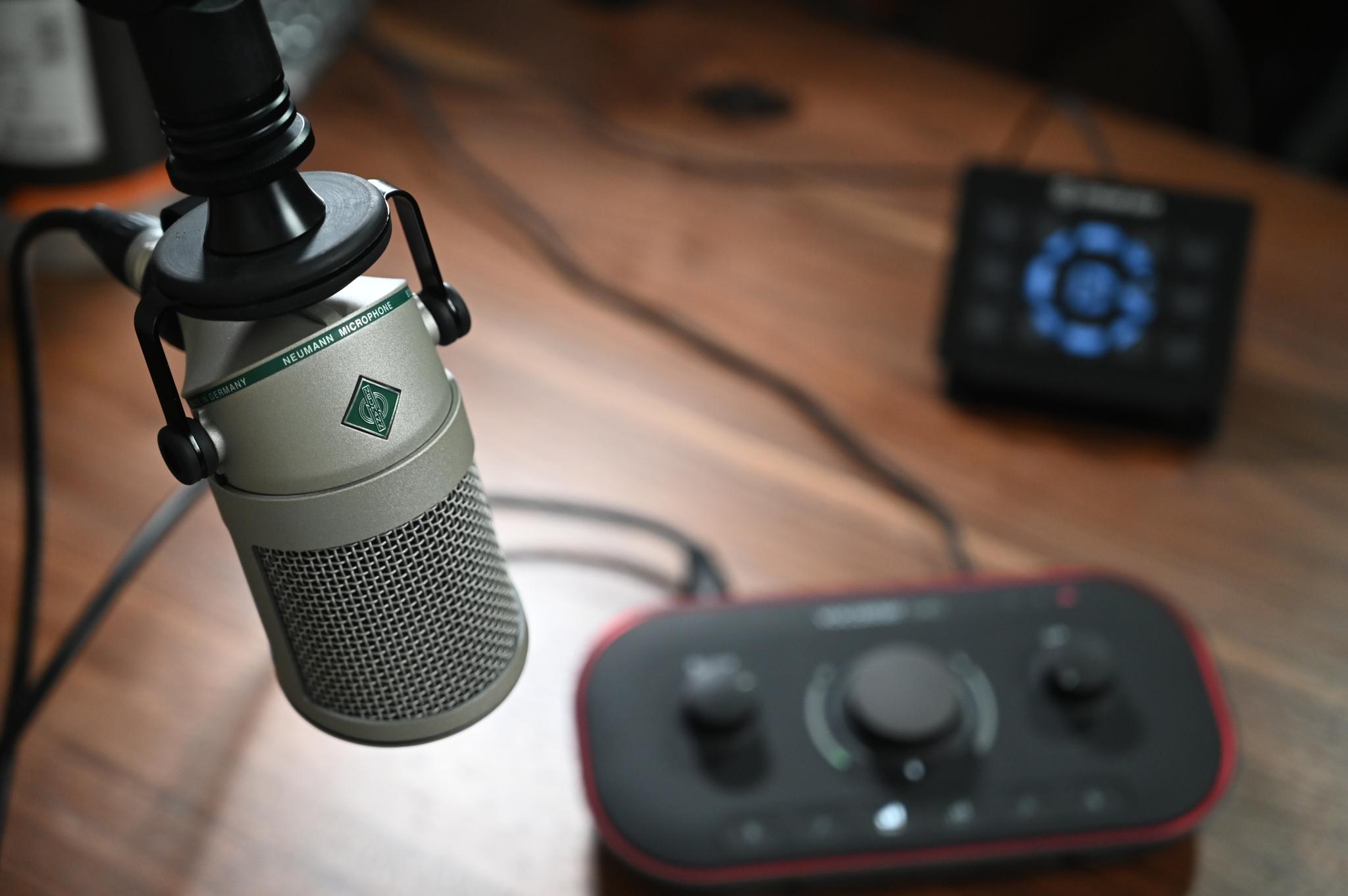 tinhte_neumann_bcm_705_microphone_podcast10.jpg