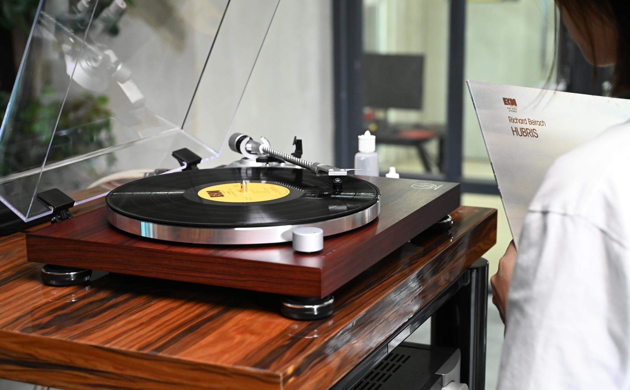 resize_tinhte_audio_technica_lpw50bt_mam_dia_than_turntable (20).JPG