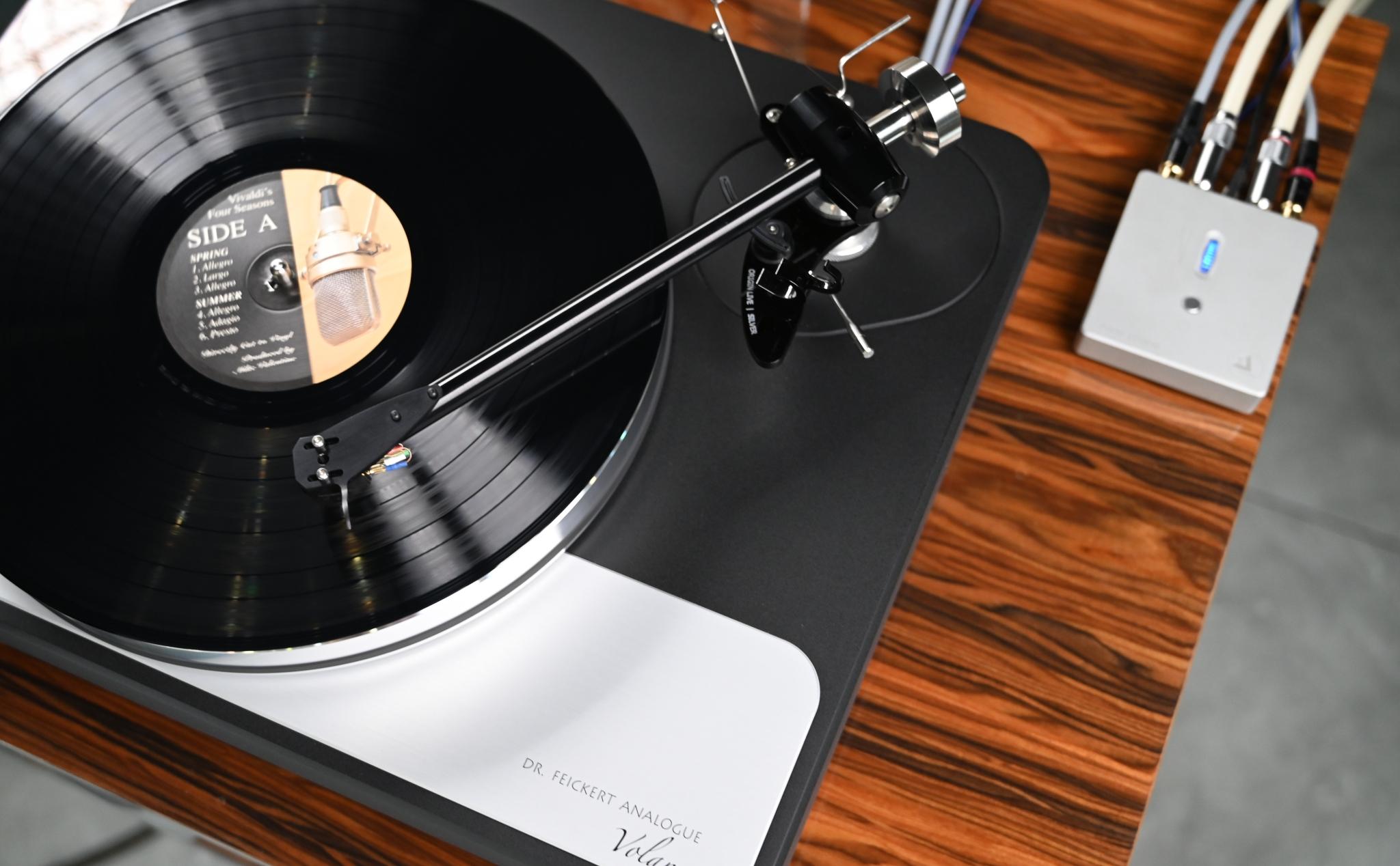 tinhte_dr_feickert_volare_turntable_mam_dia_thanDSC_0105.JPG