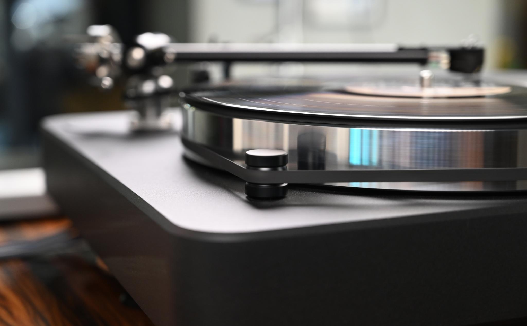 tinhte_dr_feickert_volare_turntable_mam_dia_thanDSC_0131.JPG