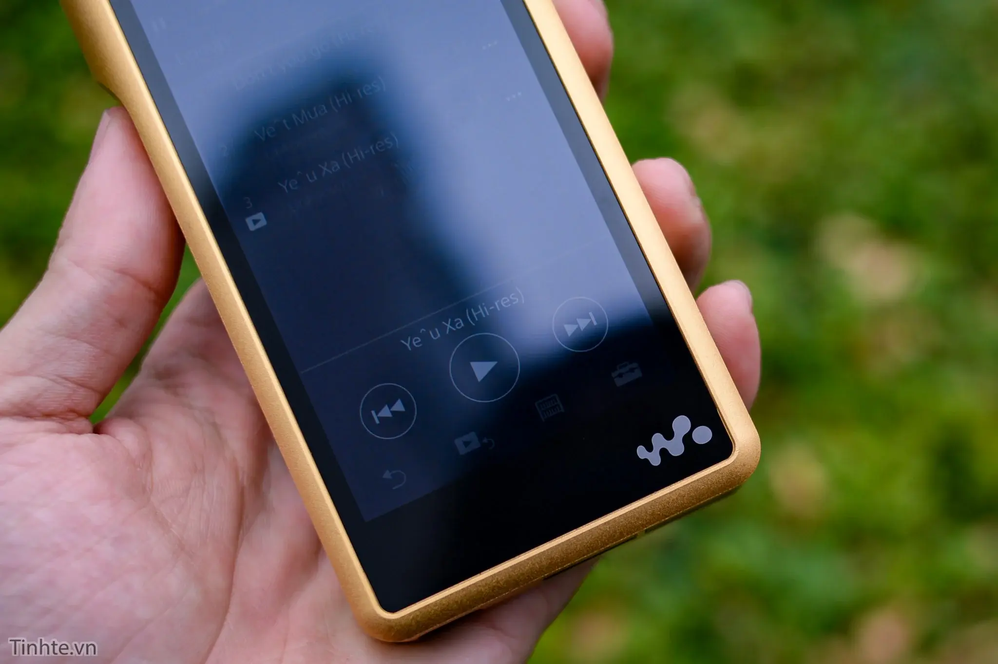 Đang tải Sony_nw1Z_Tinhte_01.jpg…