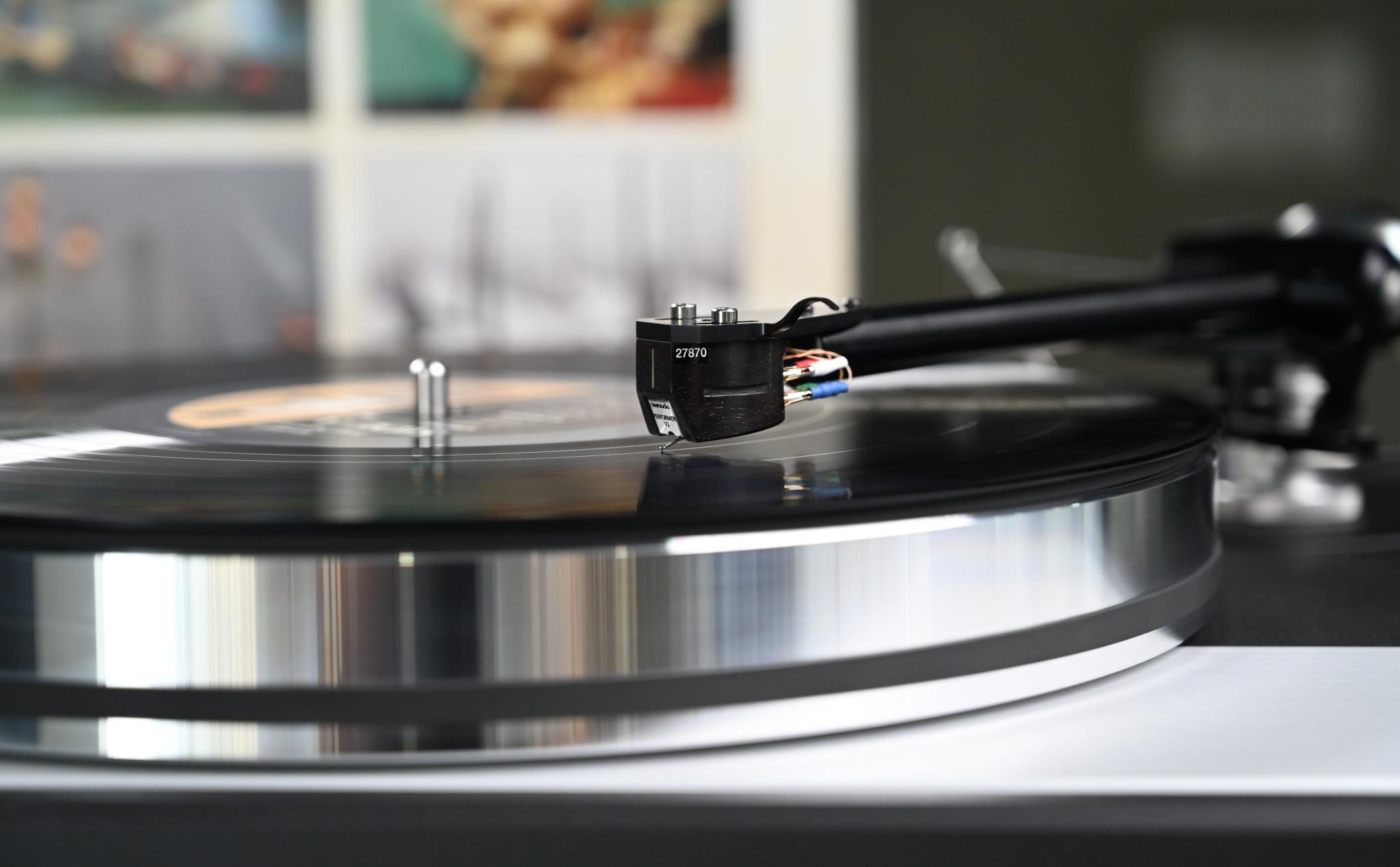 tinhte_dr_feickert_volare_turntable_mam_dia_thanDSC_0117.JPG
