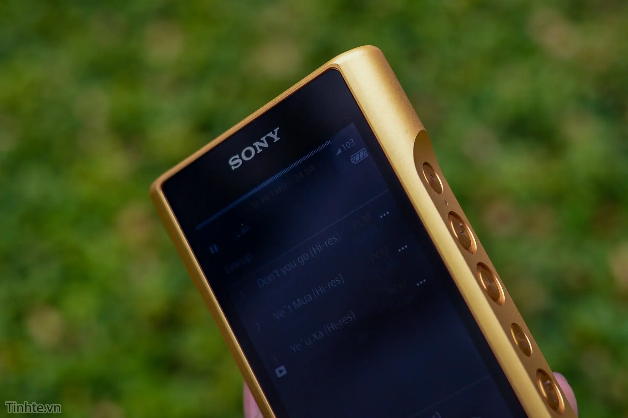 Đang tải Sony_nw1Z_Tinhte_06.jpg…