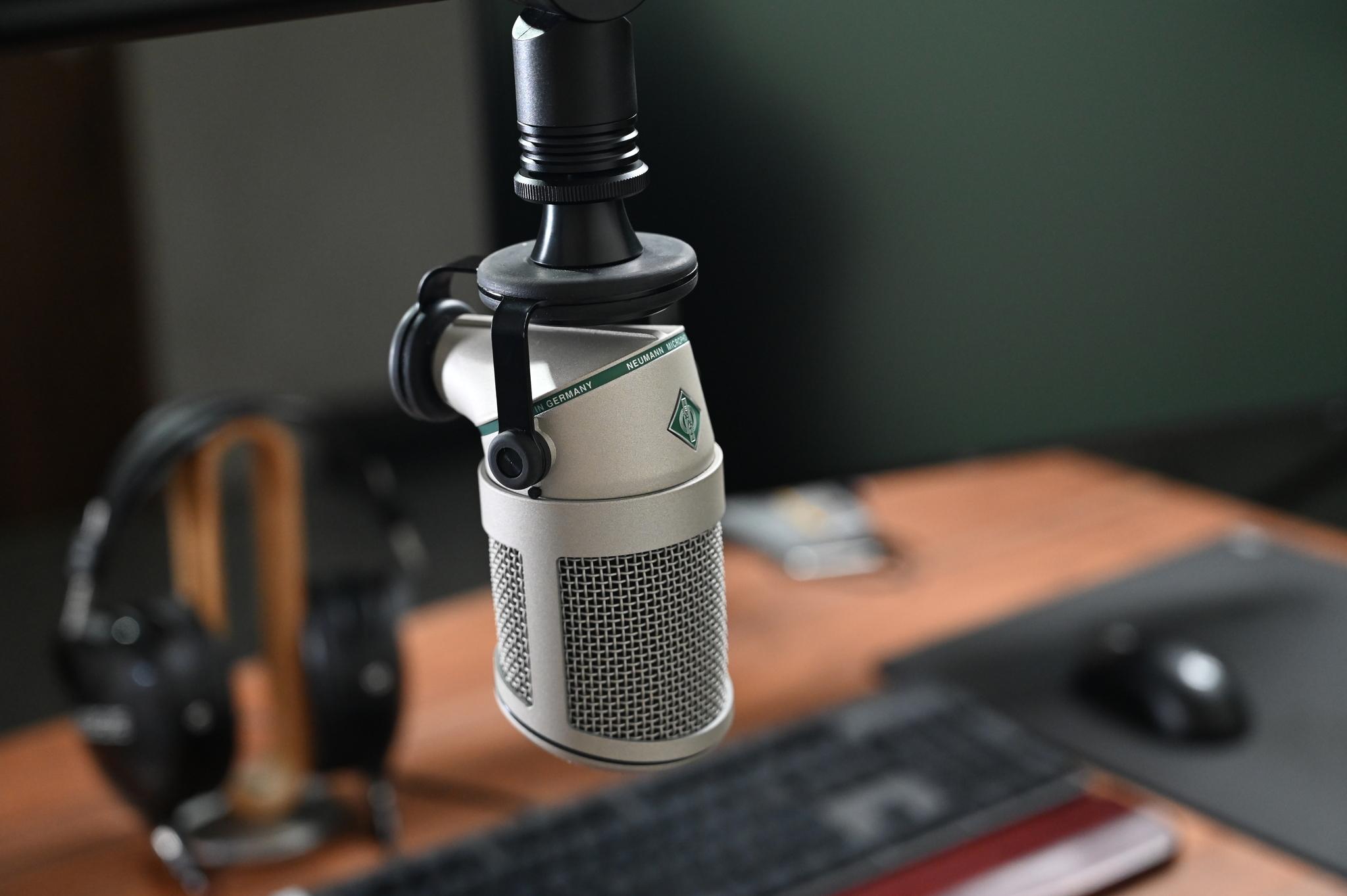 tinhte_neumann_bcm_705_microphone_podcast6.jpg