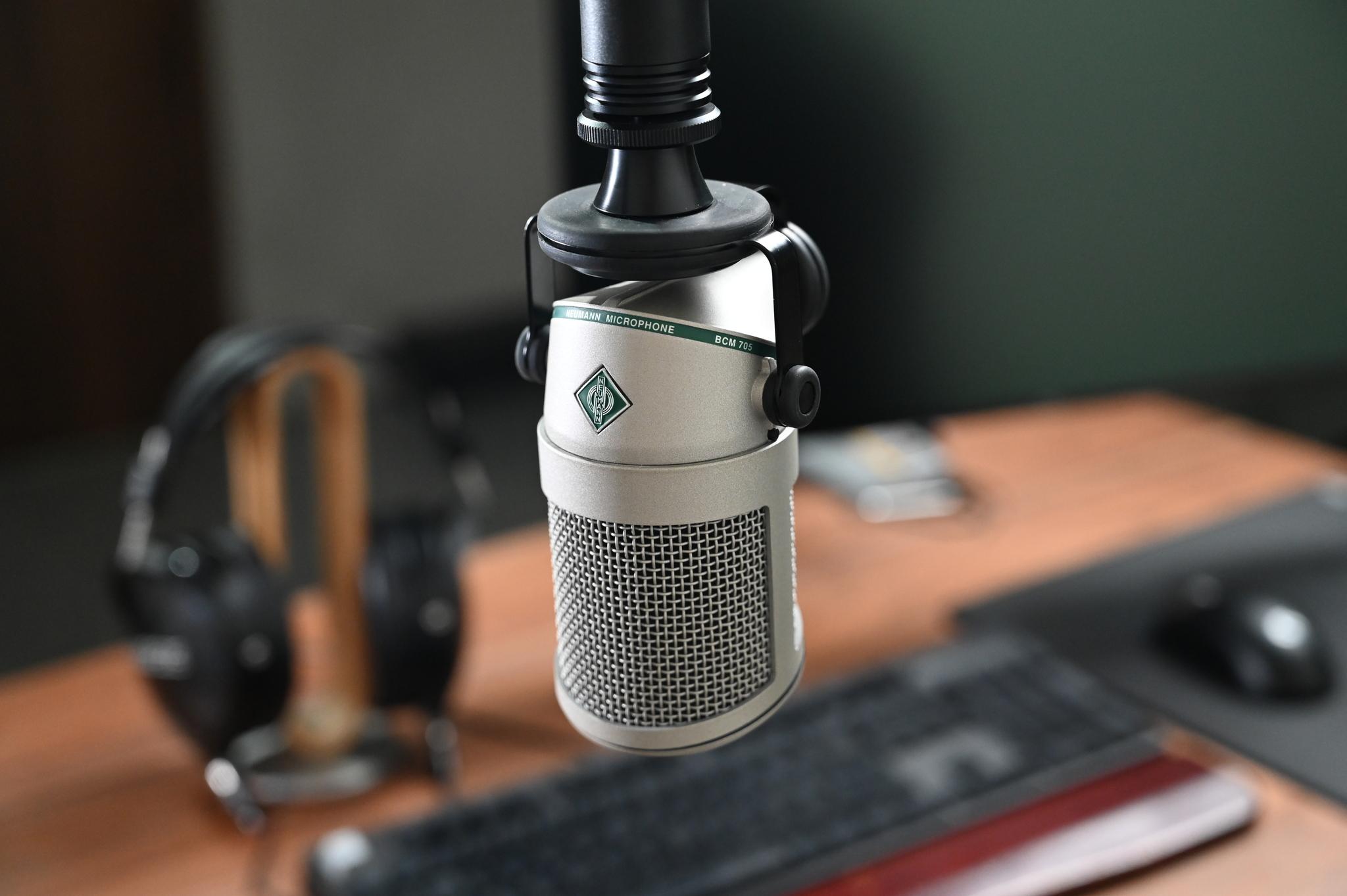 tinhte_neumann_bcm_705_microphone_podcast7.jpg