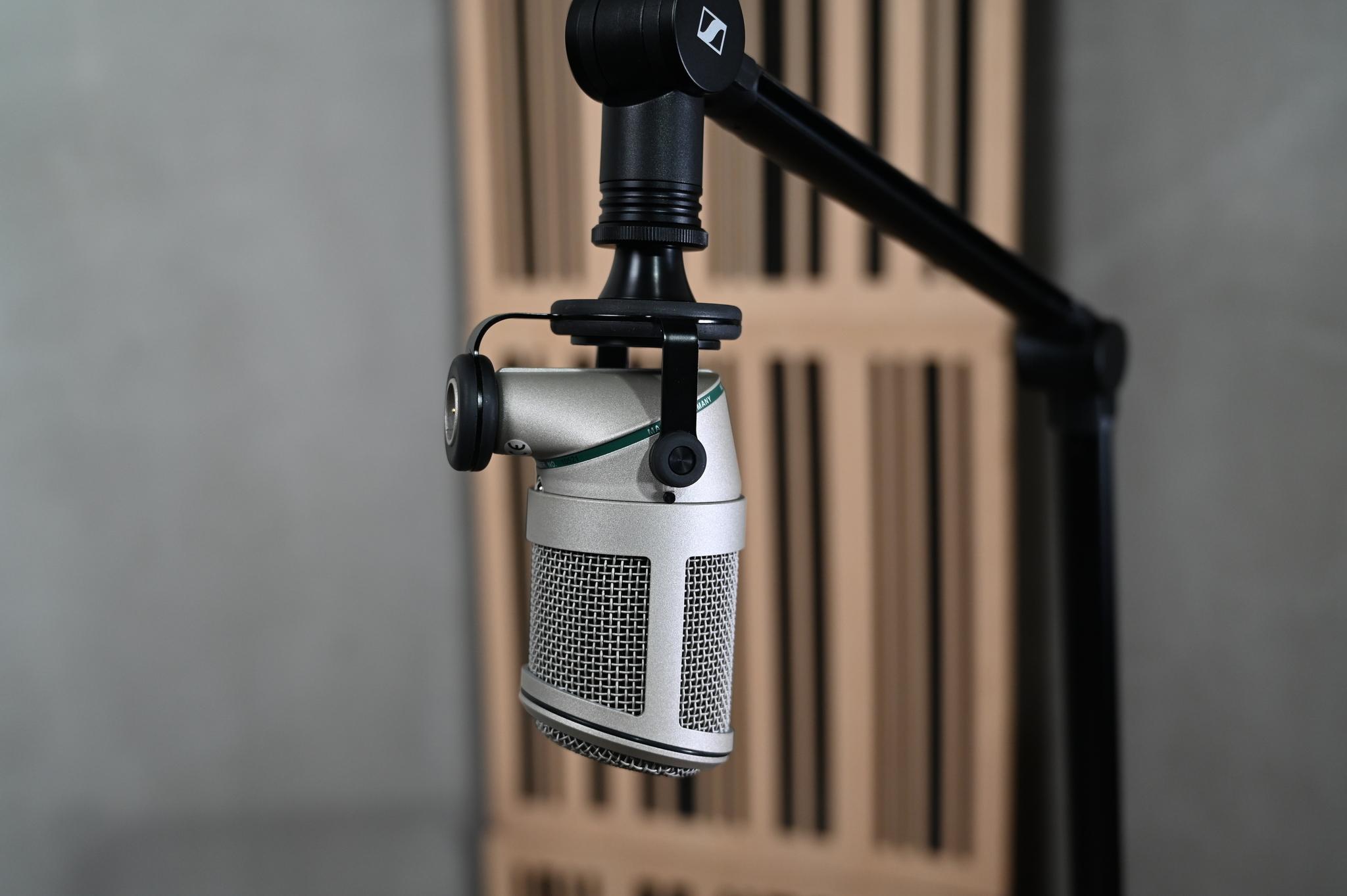 tinhte_neumann_bcm_705_microphone_podcast1.jpg