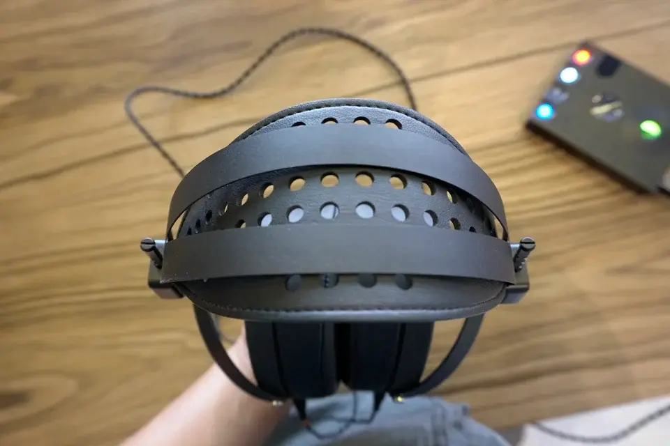Đang tải tinhte_audeze_LCD2C_review (2).JPG…