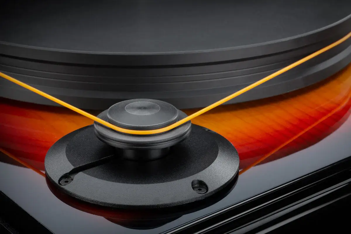 MoFi-Electronics-Fender-PrecisionDeck-tinhte (2).webp