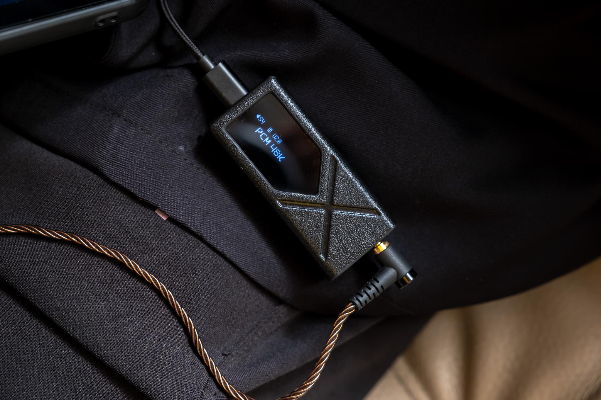 tinhte-fiio-ka17-portable-dac-amplifier-headphones1.jpg