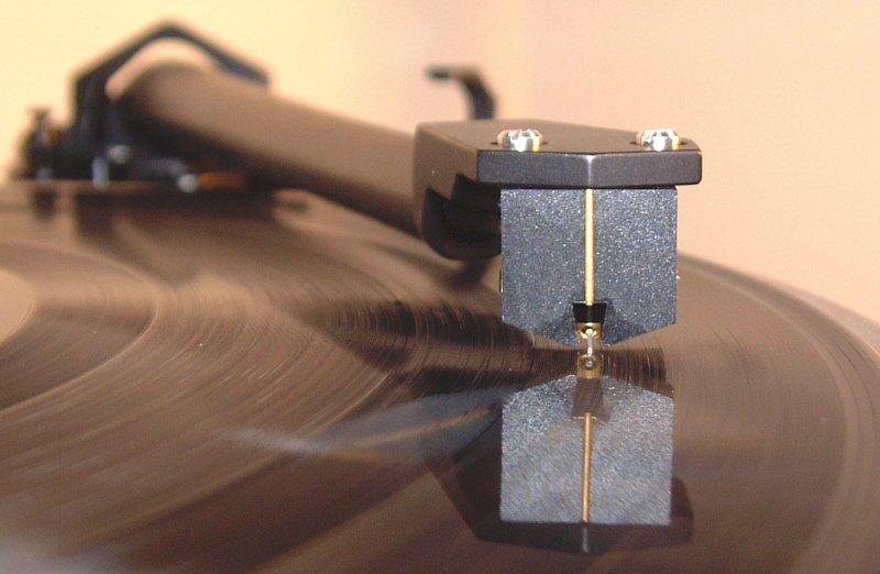 tinhte_vinyl_azimuth.jpg