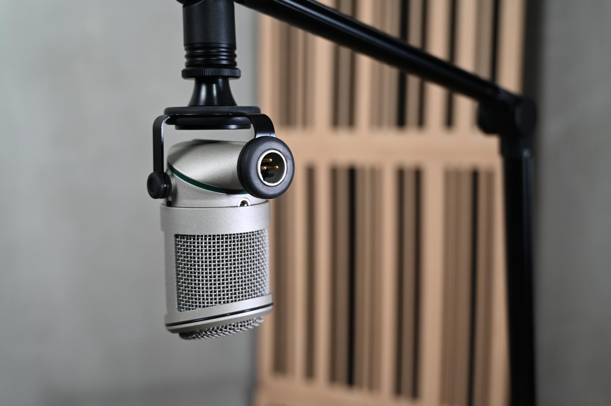 tinhte_neumann_bcm_705_microphone_podcast4.jpg