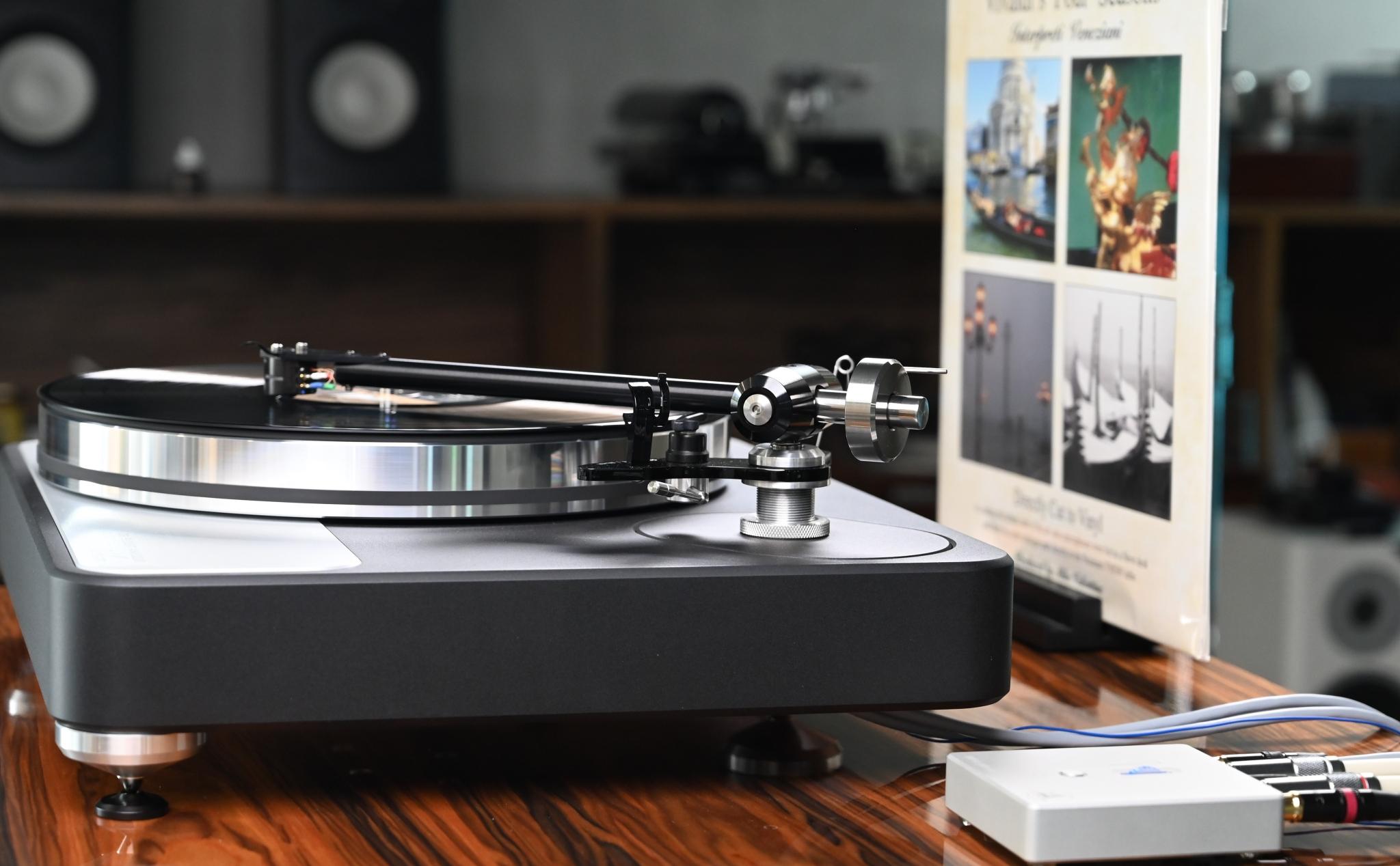 tinhte_dr_feickert_volare_turntable_mam_dia_thanDSC_0146.JPG